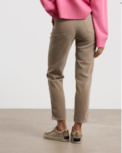 Closed | Pedal pusher velvet sand